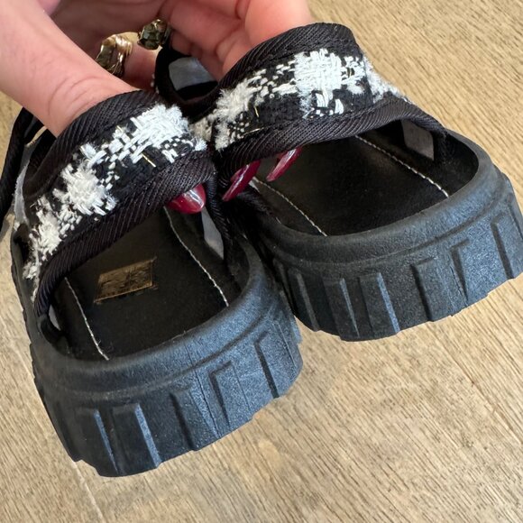 Tweed & Rubber Chunky Sandals With Adjustable Straps For Kids - Picture 7 of 7